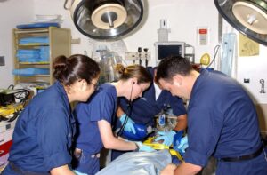Us Navy 021029 N 0000w 001 A U.s. Navy Er General Medical Officer, Provides Trauma Training To A Team Of Emergency Medical Technicians